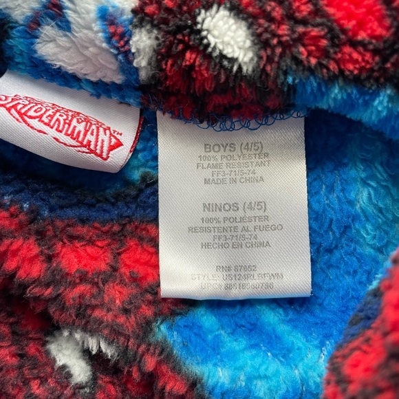 SPIDER-MAN Bathrobe and Bonus Action Figure 🕷️ - Picture 3 of 7